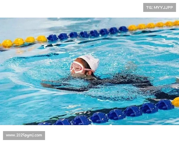 游泳进校园课程标准发布，小学三年级前必学蛙泳